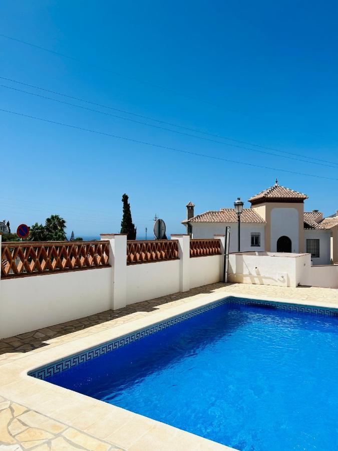 Apartamentos Pacifico Nerja Bagian luar foto